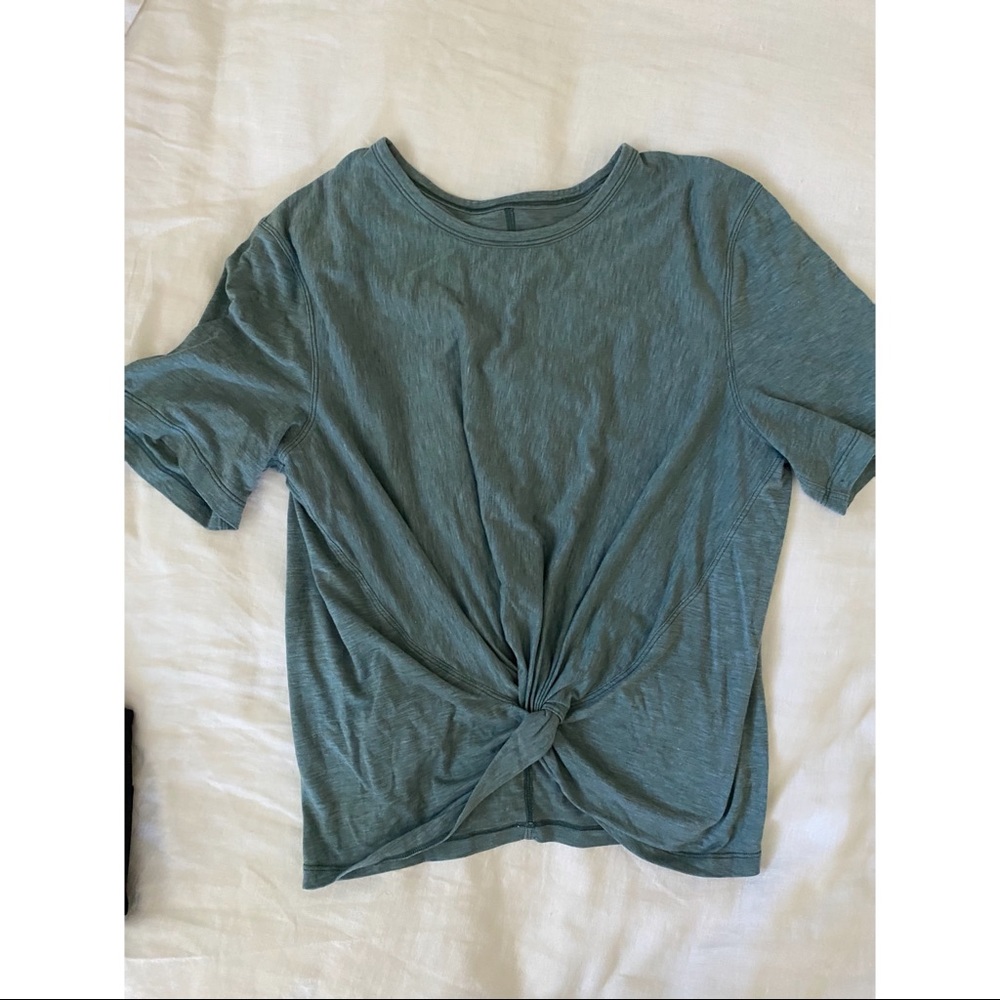 Lululemon top